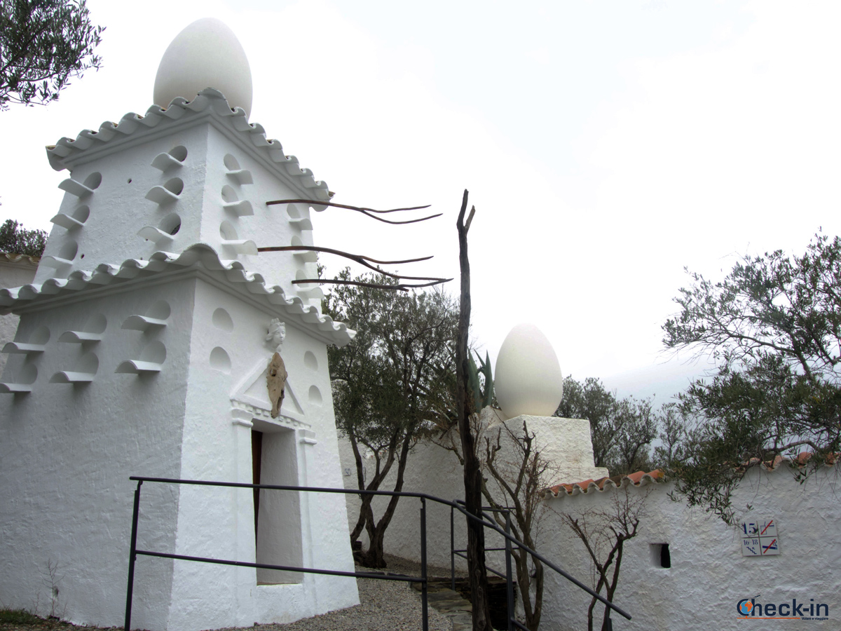 Scorci esterni della casa di Dalí a Port Lligat