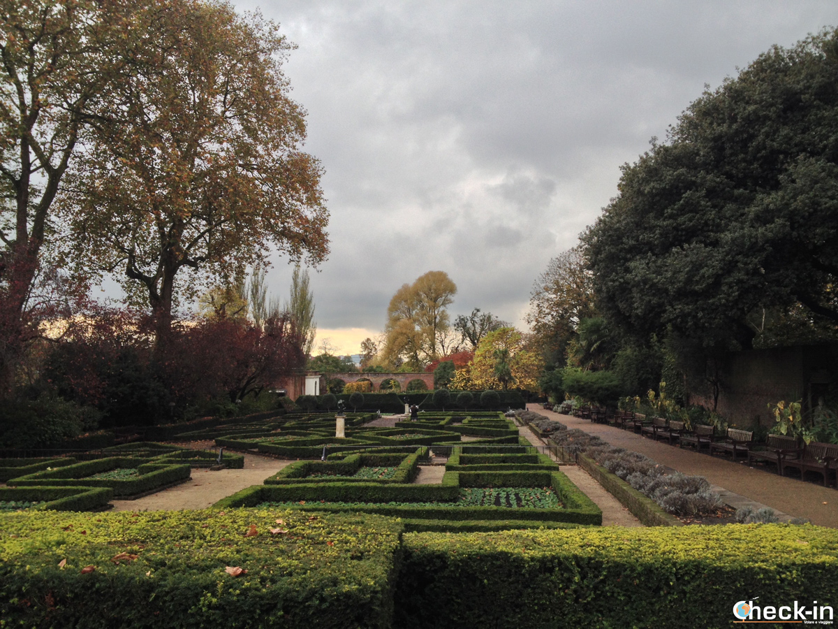 I Parchi di Londra: il Dutch Garden in Holland Park