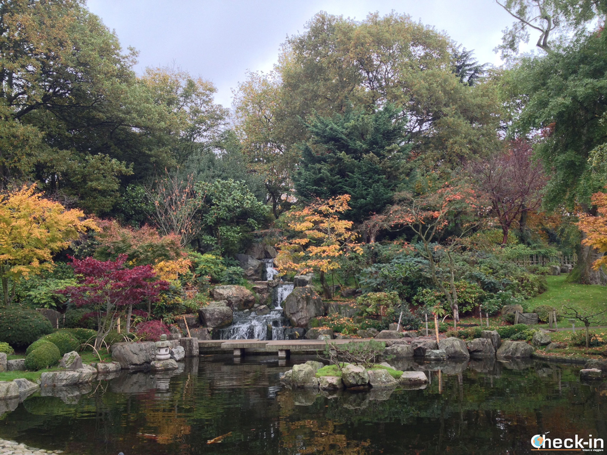 Parchi di Londra: cascata nel Kyoto Gardens di Holland Park