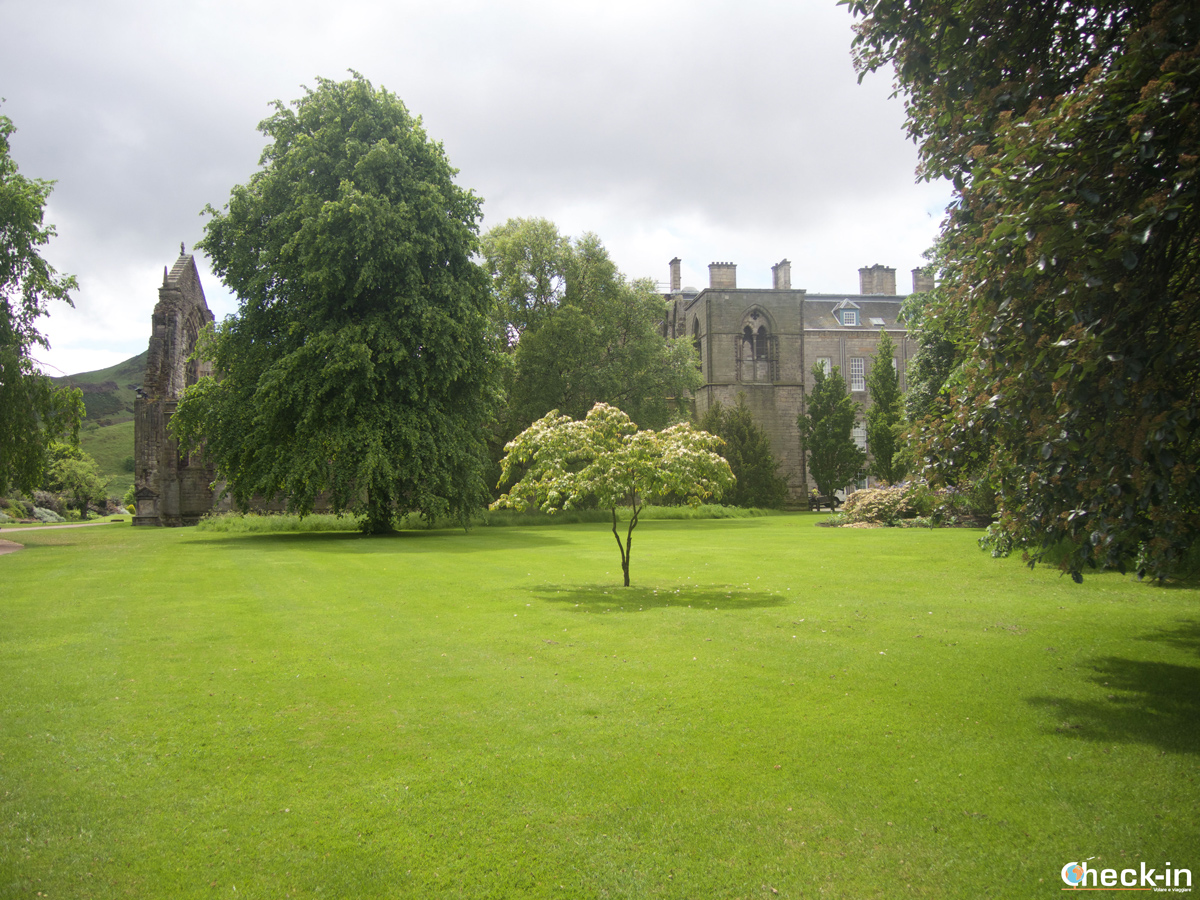 Trip to Scotland: visiting Holyrood Palace