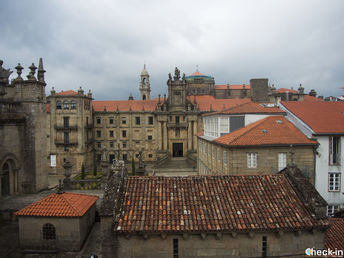Tour dei tetti della Cattedrale di Santiago e vista della Praza da Inmaculada