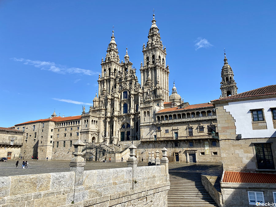Cosa vedere nel centro storico di Santiago di Compostela: Praza do Obradoiro e la Cattedrale