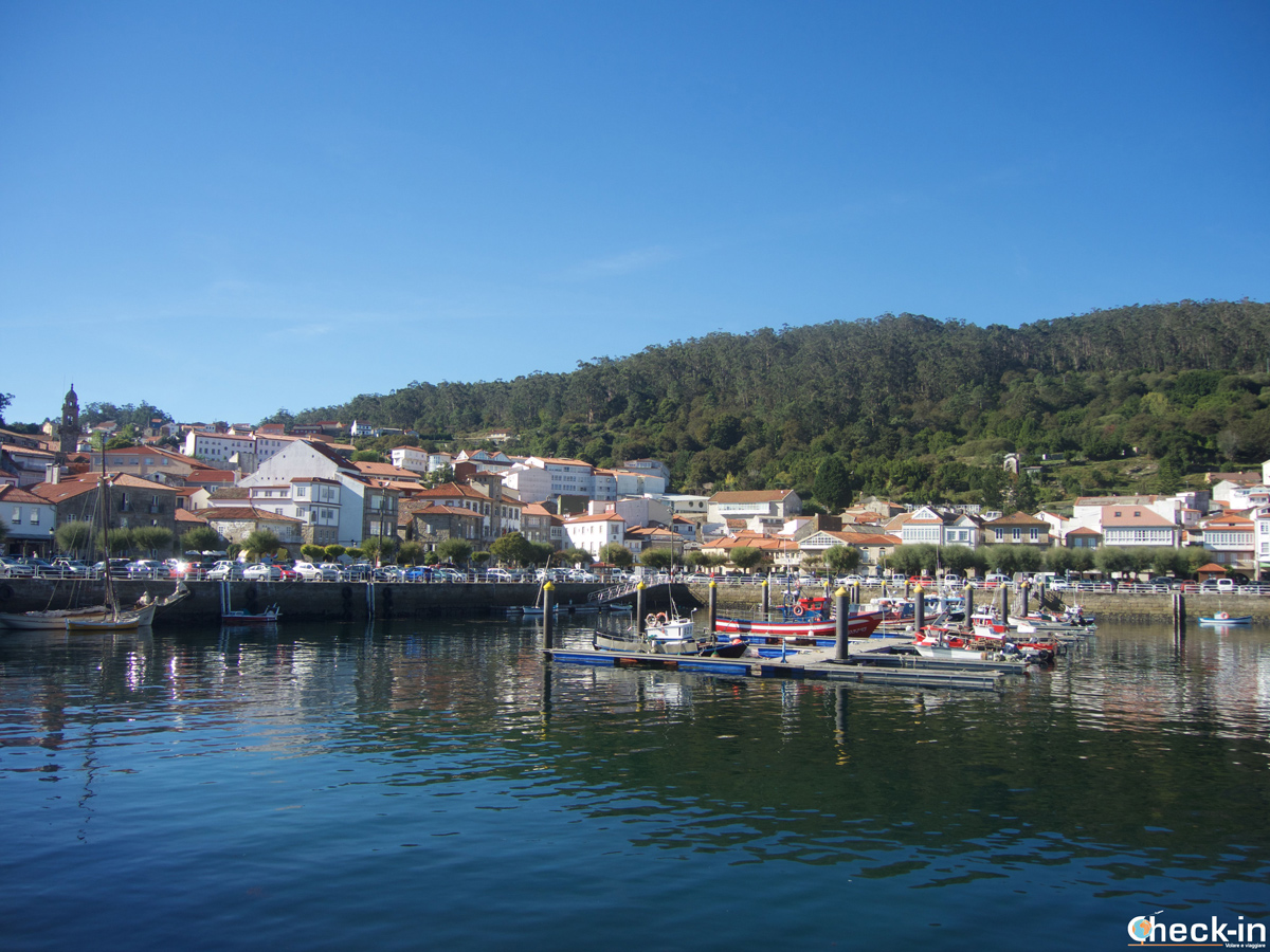 Il lungomare di Muros in Galizia (Spagna del nord)