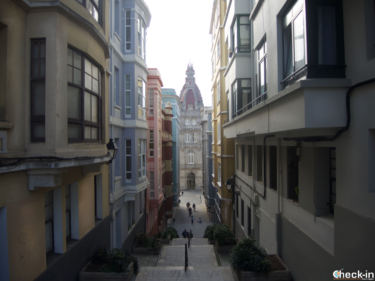 Que ver en La Coruña en dos días: vistazo del Ayuntamiento desde la Ciudad Vieja