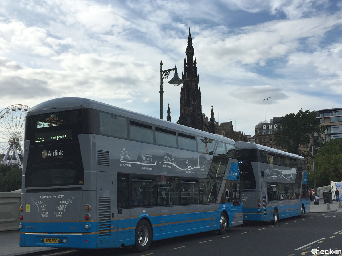 Edinburgh Airport how to reach the city centre by Airlink 100 bus