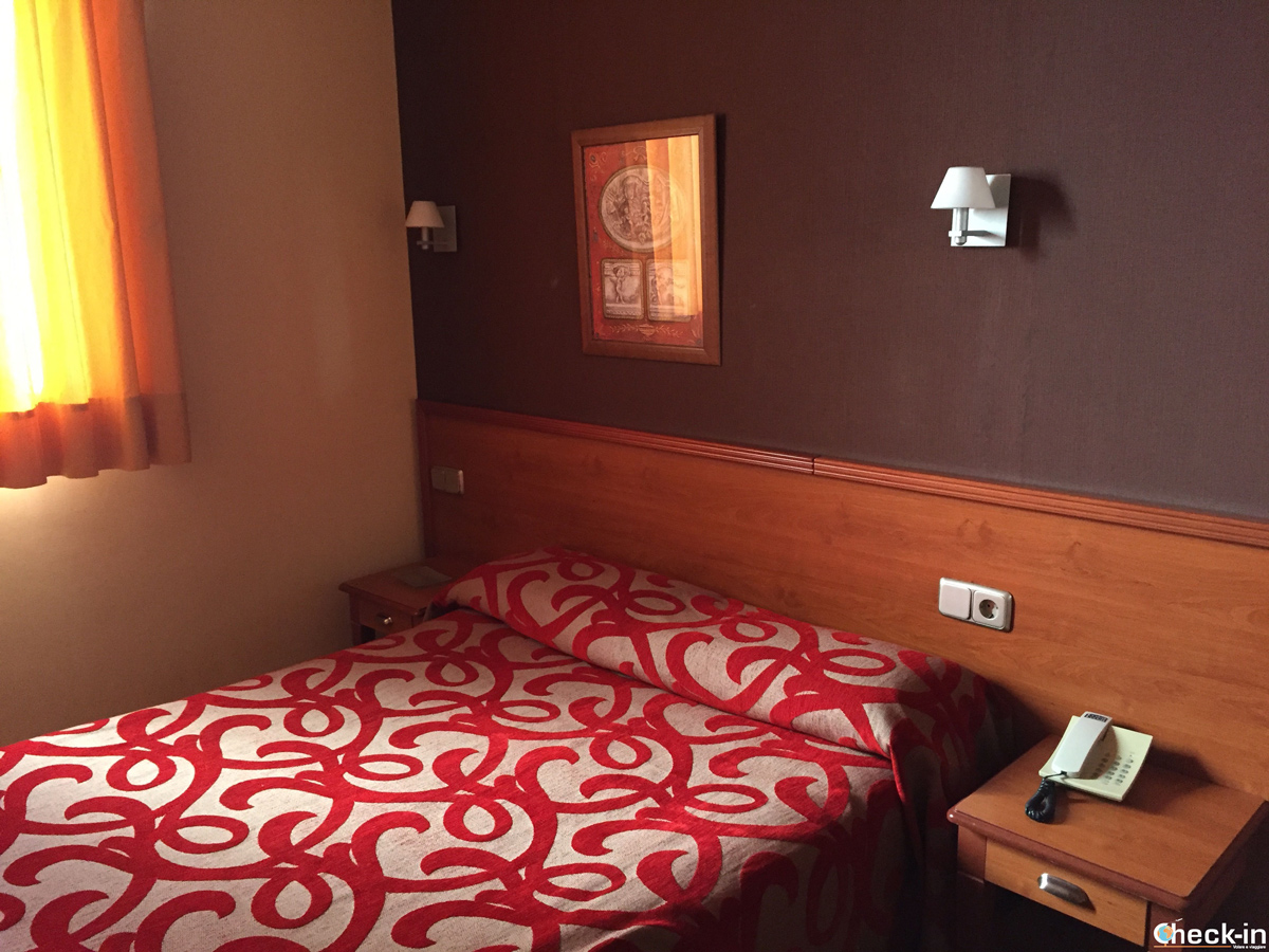 La camera da letto all'Hostal Persal, hotel in centro Madrid
