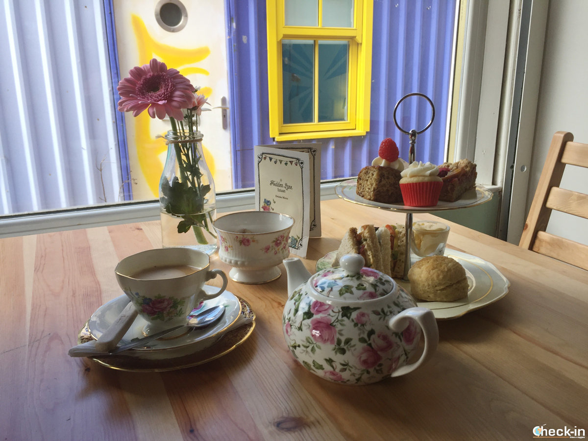 Lunchtime at the Hidden Lane Tearoom in Glasgow West End