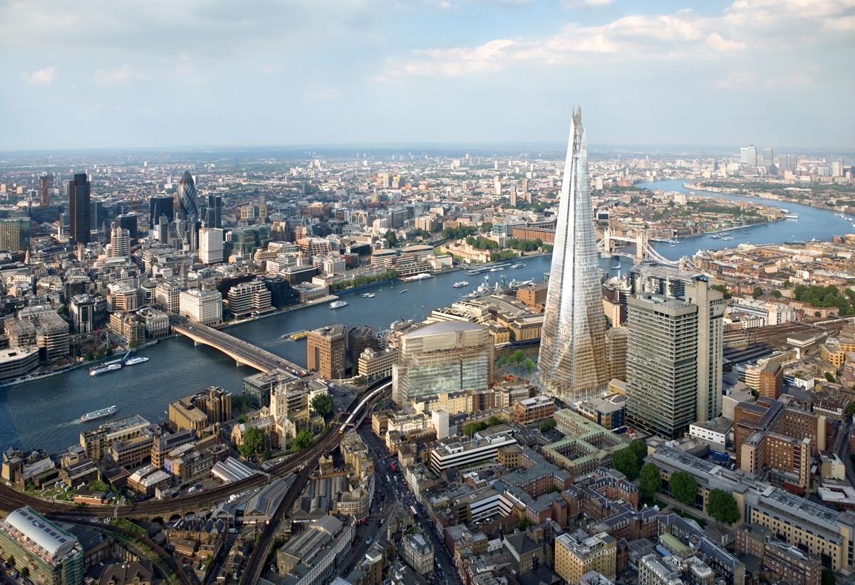 La skyline di Londra dominata dal grattacielo The Shard di Renzo Piano