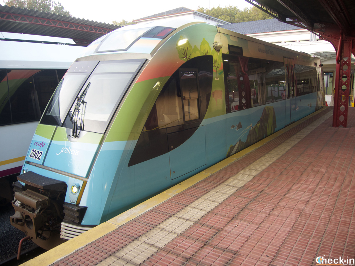 Il treno turistico della Renfe alla stazione di Ferrol - Galizia, Spagna