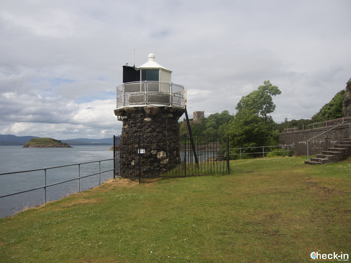 Dunollie Lighthouse and the castle on the horizon - Oban, Scotland