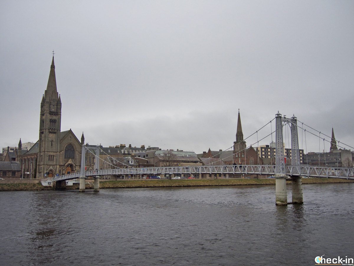 I ponti sospesi sul fiume Ness a Inverness