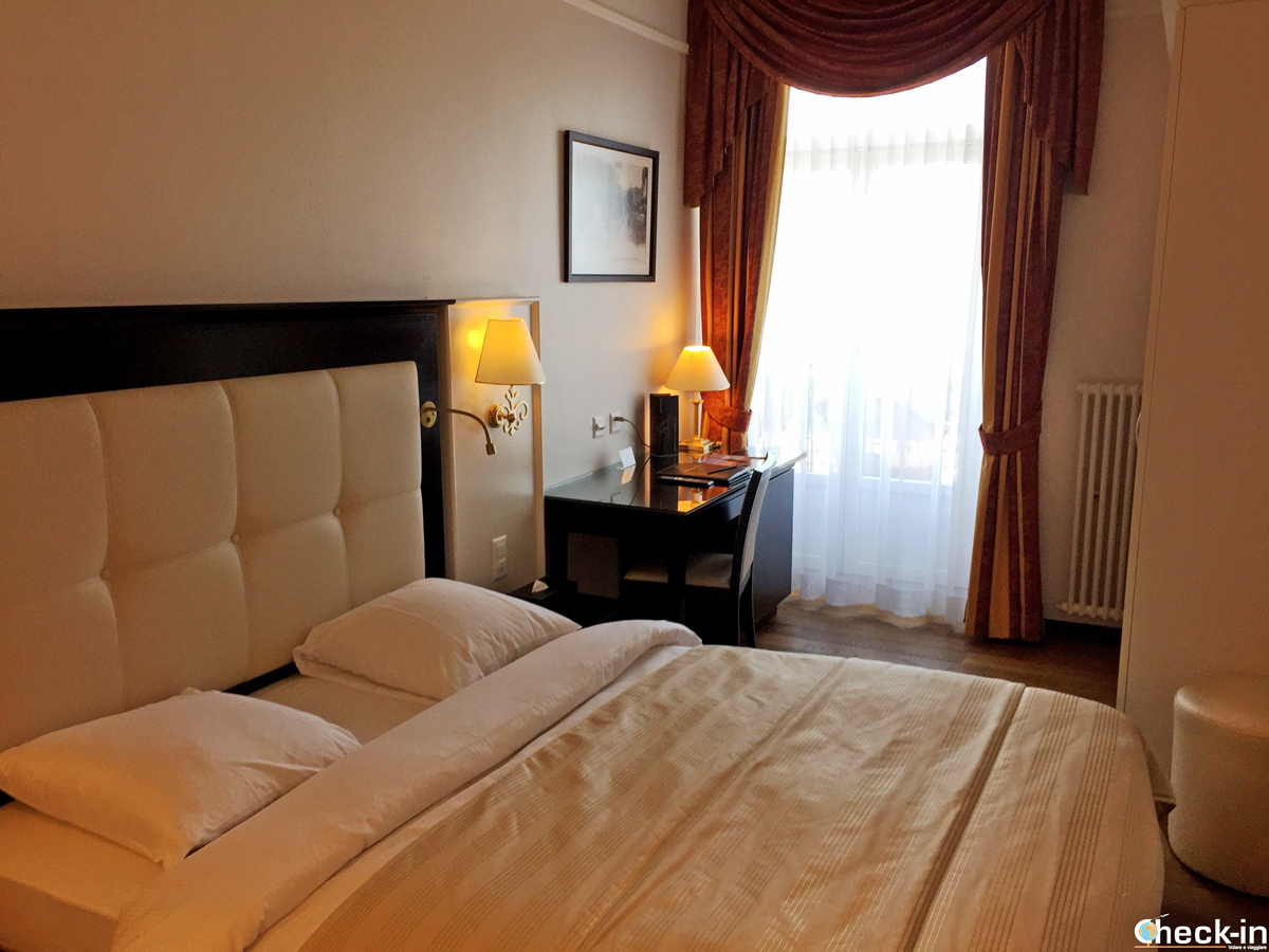 Camera matrimoniale del Grand Hotel Suisse Majestic di Montreux