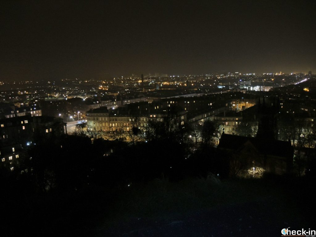 Edimburgo by night ammirata dalla collina di Calton Hill