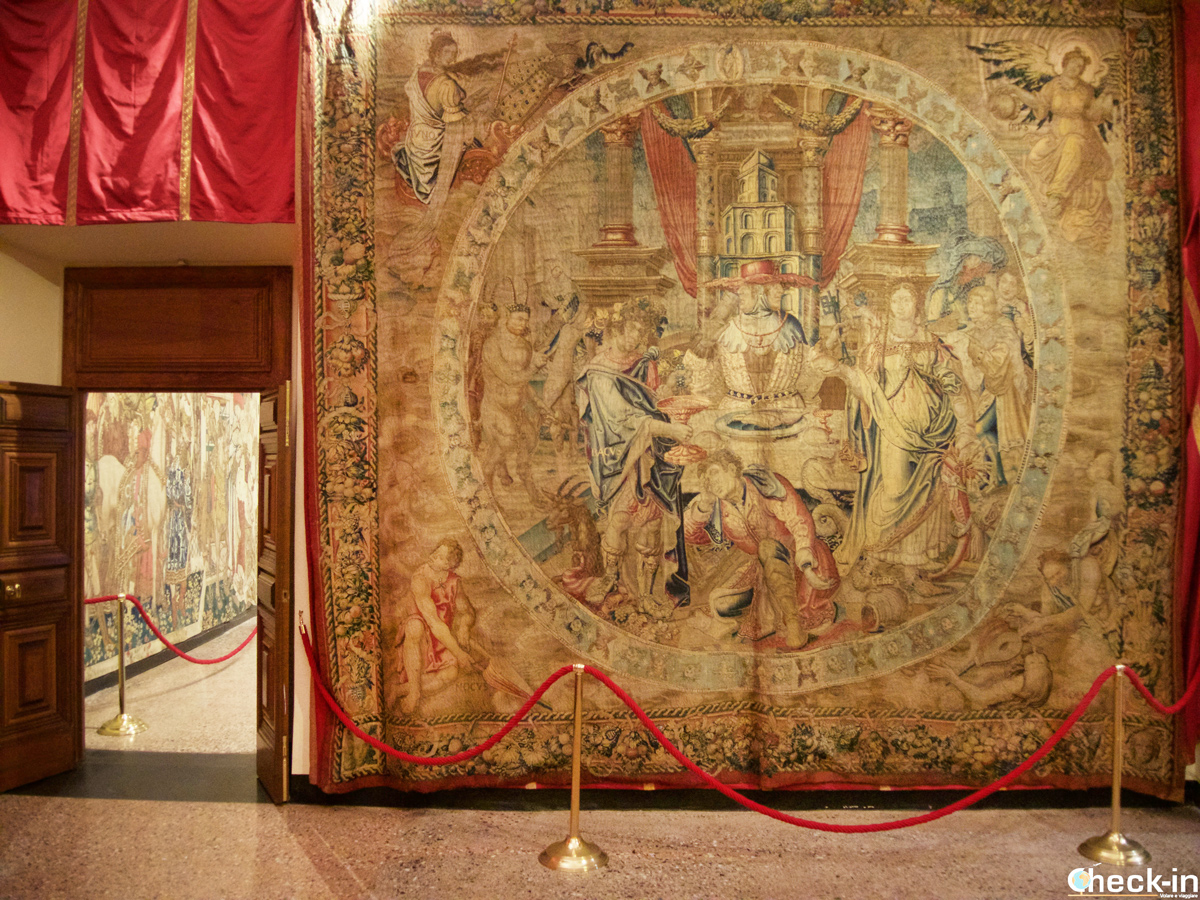 Arazzo nella sala dei sacrifici nella Villa del Principe di Genova