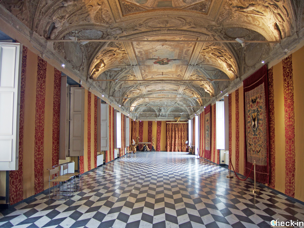 La galleria aurea della Villa del Principe a Genova
