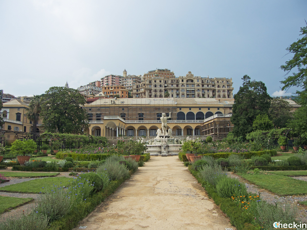 Villa del Principe ammirata dai giardini antistanti