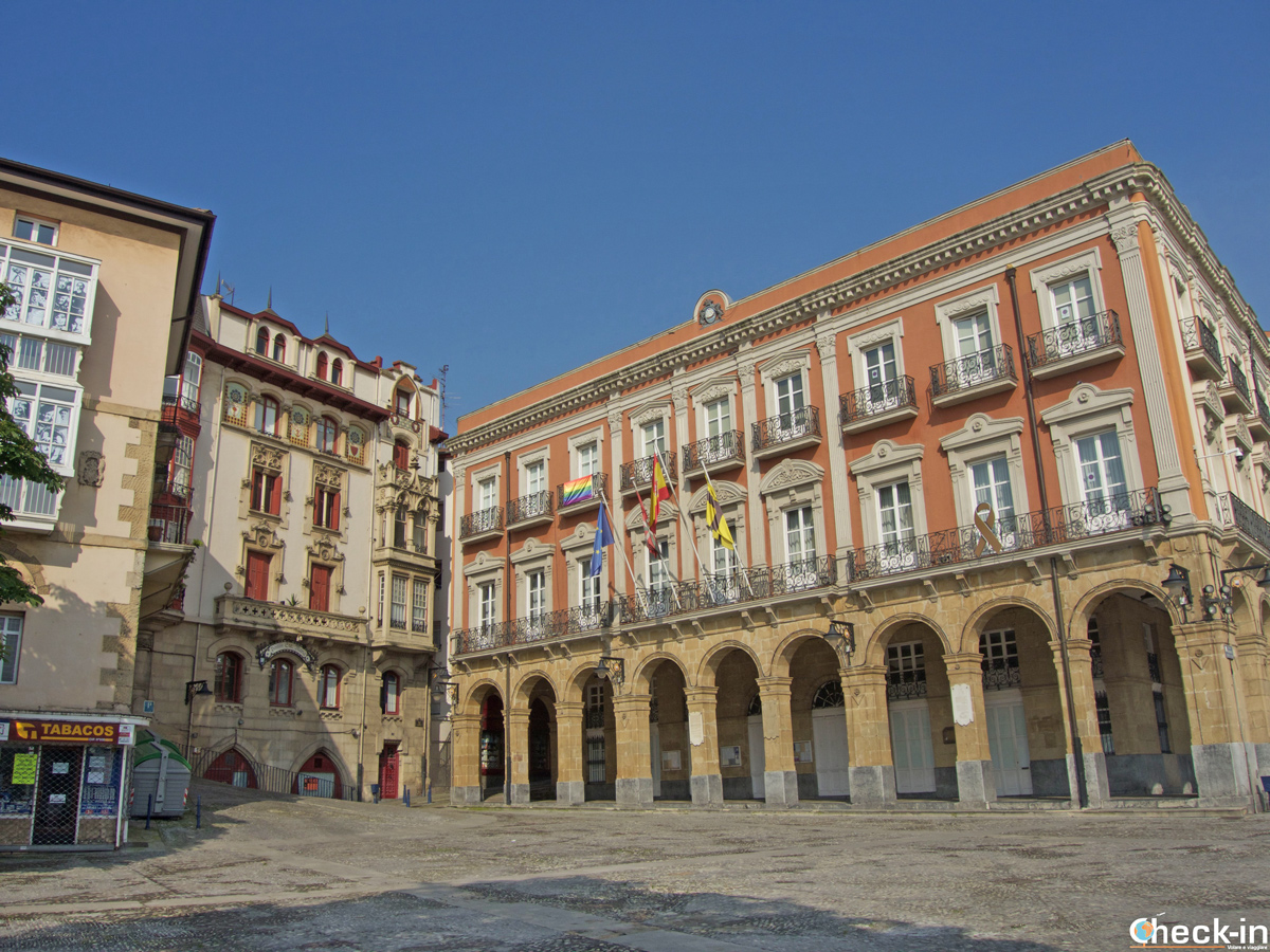 La piazza del Municipio di Portugalete - Bilbao, Spagna
