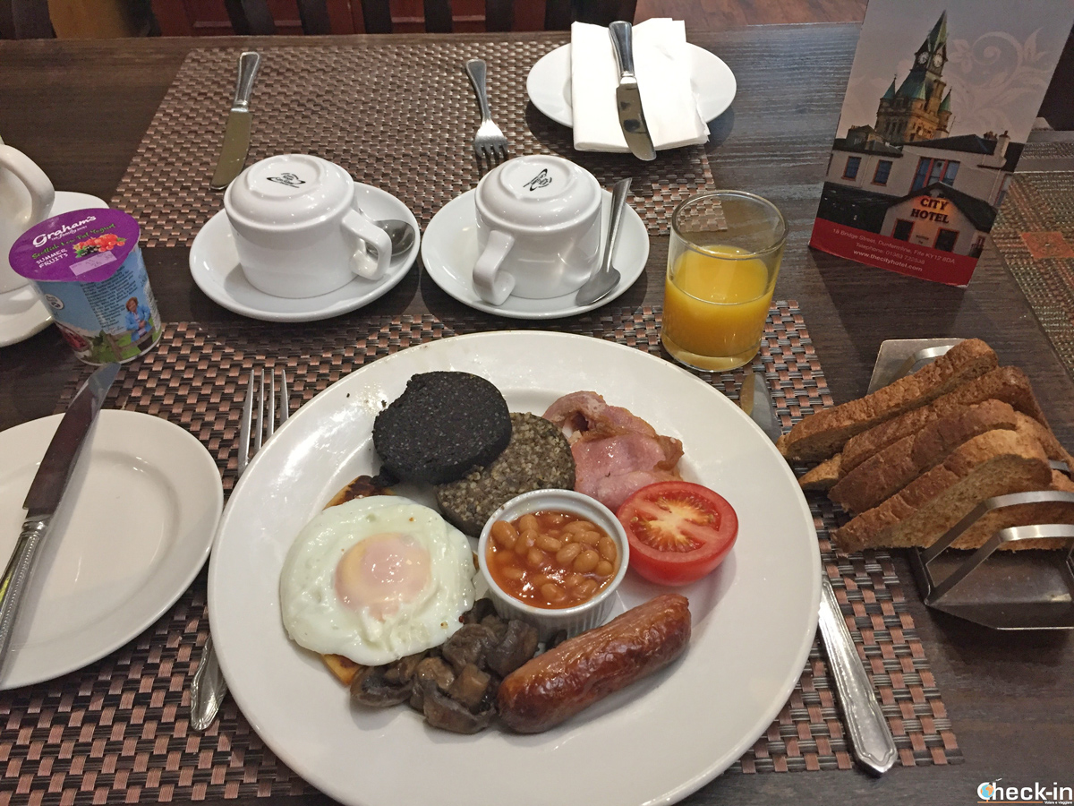 Full Scottish breakfast at The City Hotel in Dunfermline (Fife)
