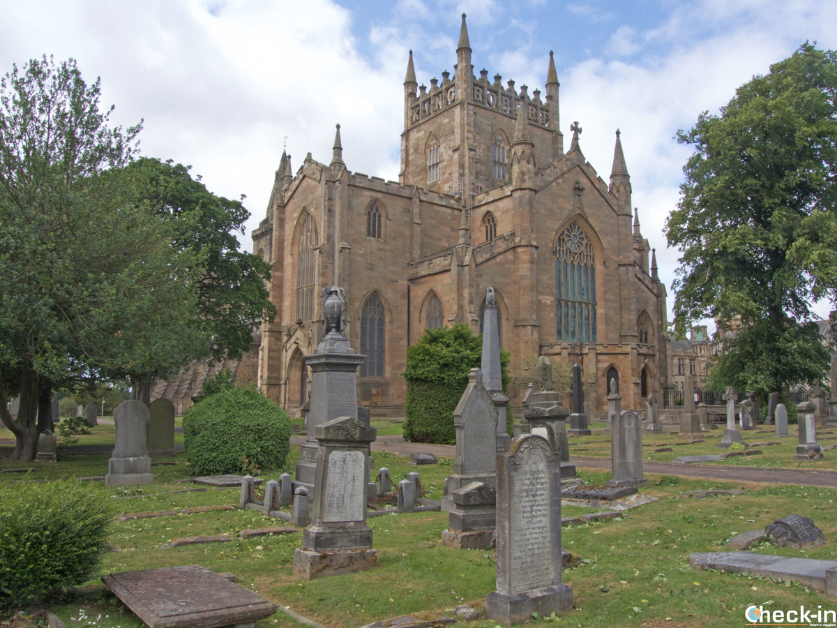 Sight of Dunfermline Abbey and its cemetery - Fife, East Scotland