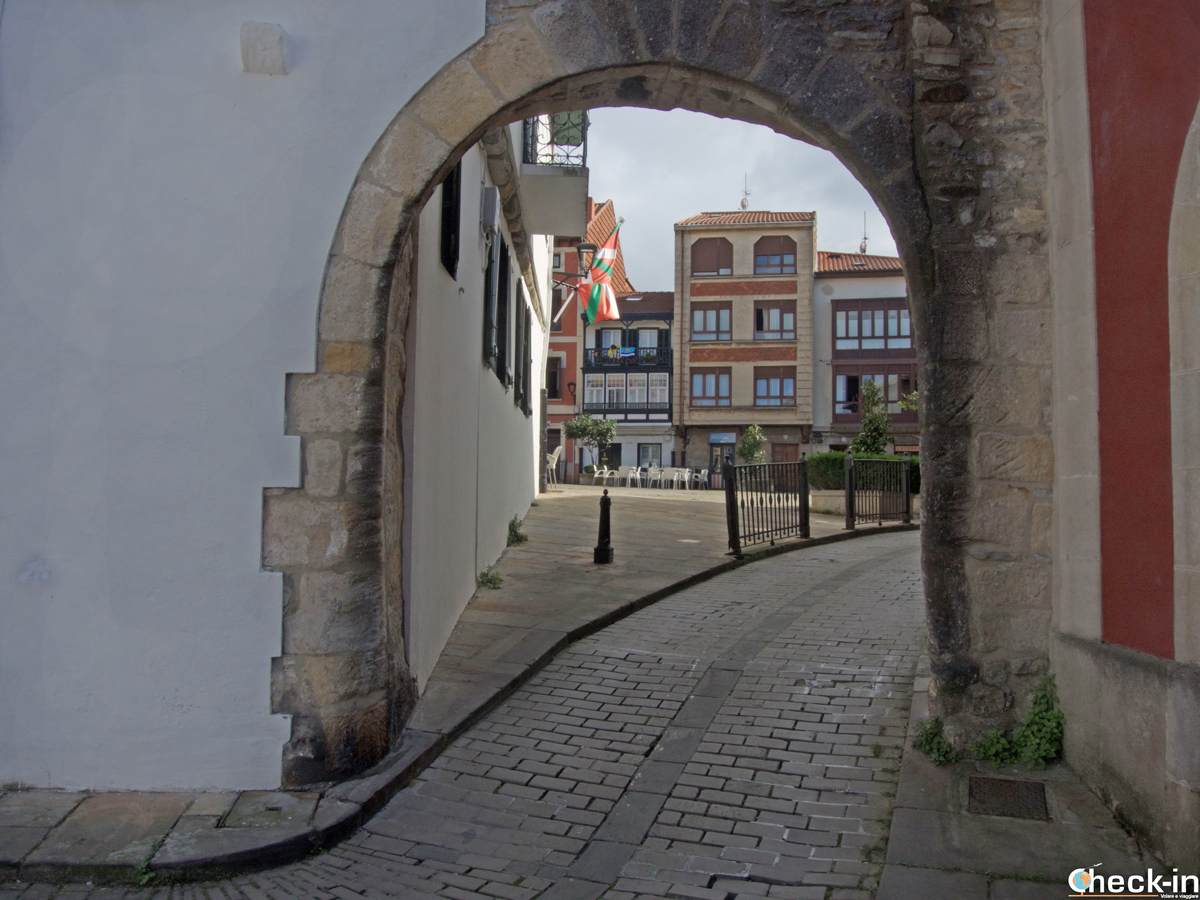 Il centro storico di Plentzia, sulla costa basca vicino a Bilbao