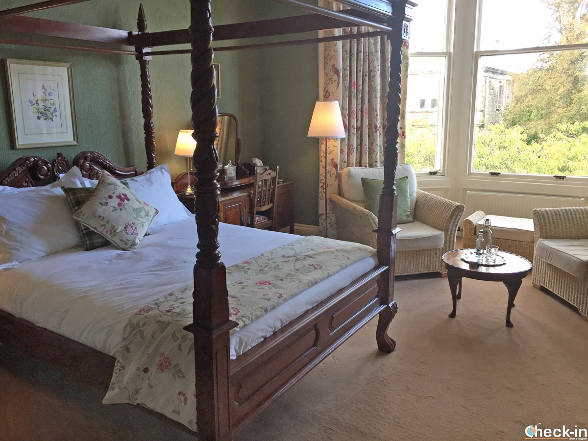 Camera da letto con baldacchino - Lochinver Guest House, Ayr (Scozia)