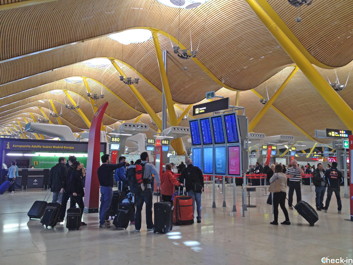 Atrio del Terminal 4 dell'aeroporto di Madrid Barajas