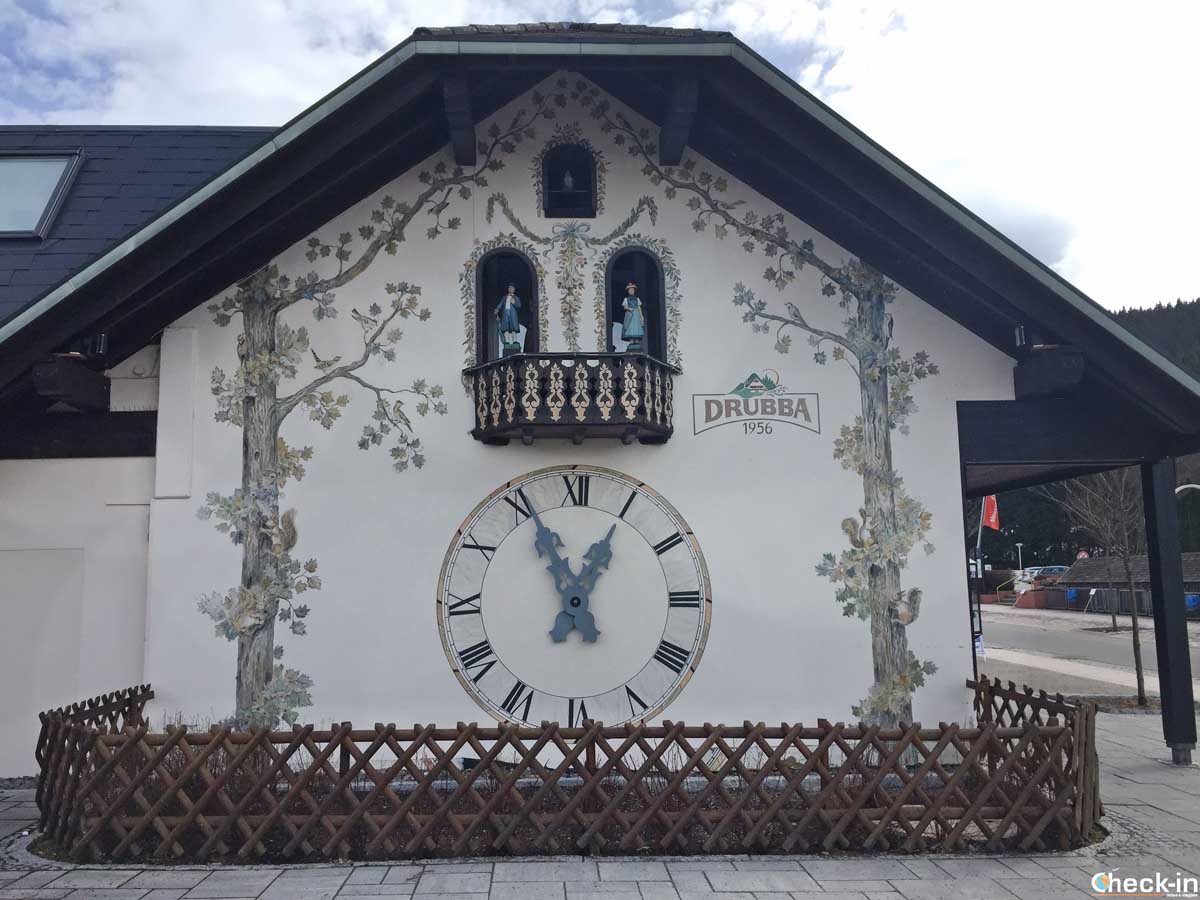 Abitazione di Titisee con orologio dipinto