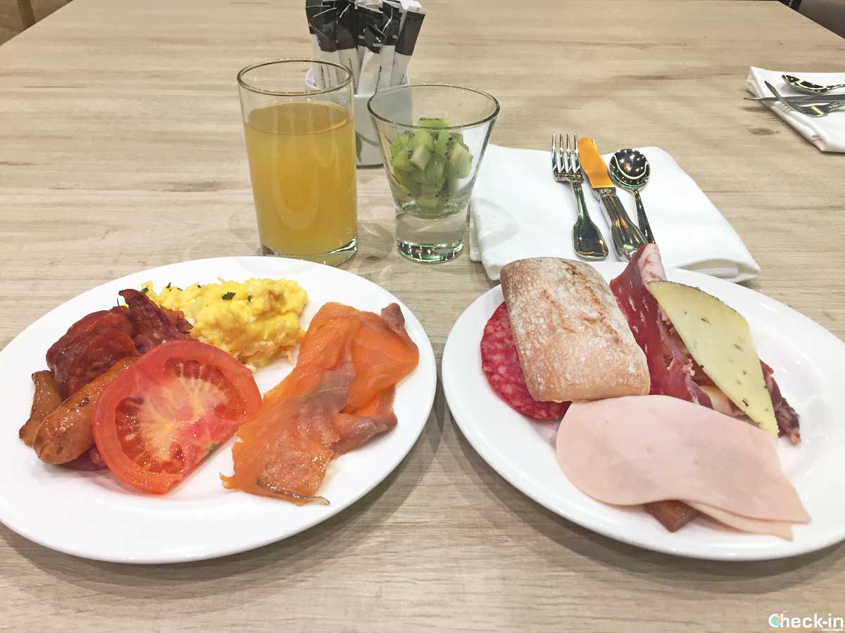 El buffet del desayuno en el Hotel Olid de Valladolid