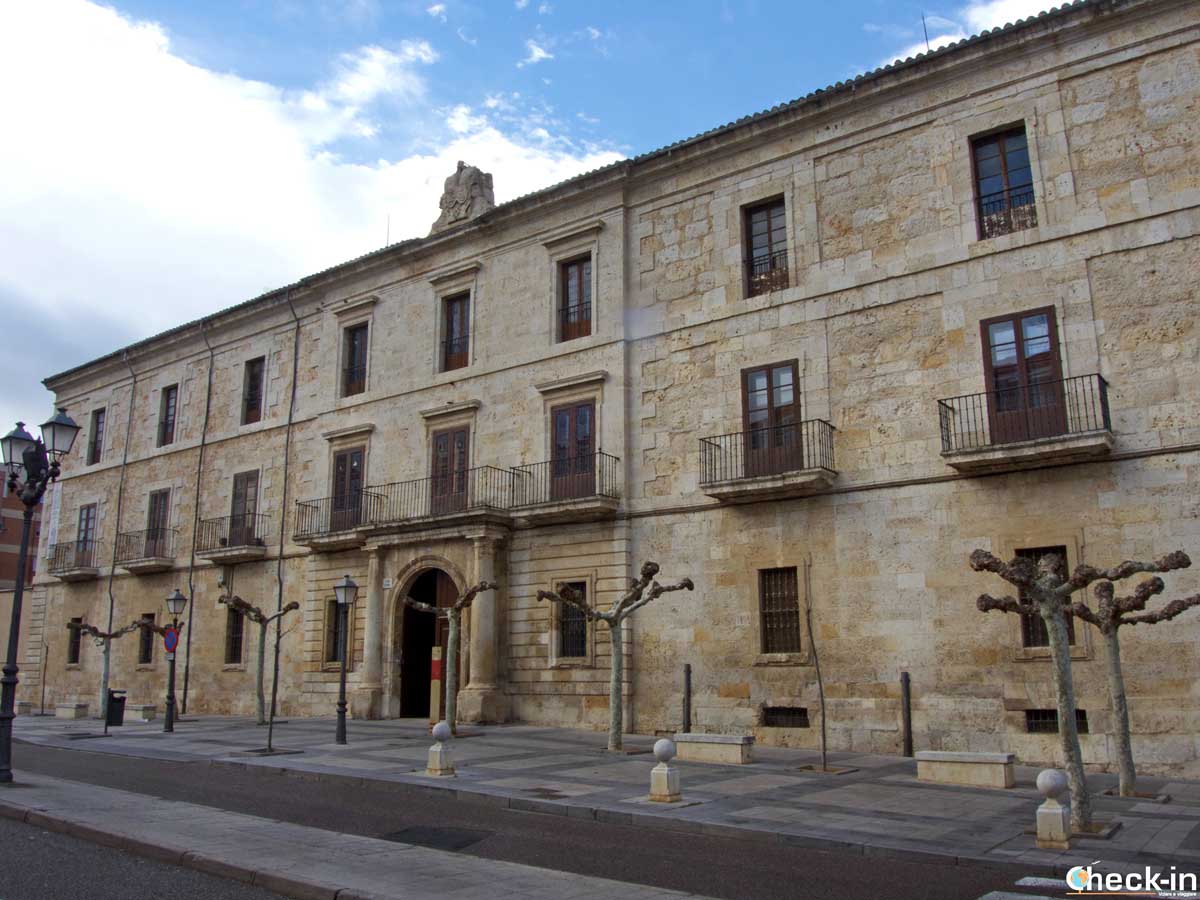 Fachada del Palacio Episcopal que alberga el Museo Diocesano de Palencia