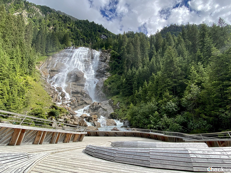8 camminate da fare in Tirolo: sentiero delle acque selvagge e cascata Grawa nella Valle di Stubai