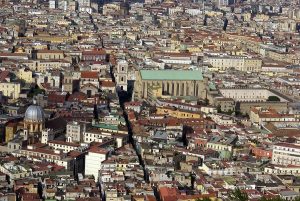 Cosa fare nel capoluogo campano in 2-3 giorni: percorrere lo "Spaccanapoli"