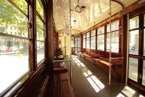 Muoversi in tram in centro a Milano - Vacanza in Italia senza auto