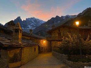 Tramonto su Entrèves ed il ghiacciaio della Brenva