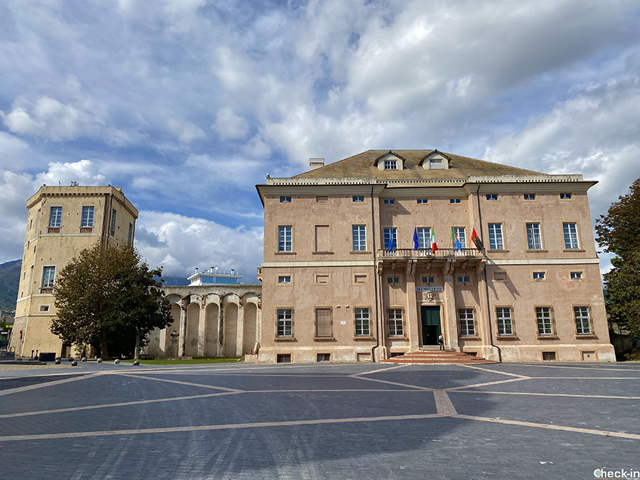Cosa vedere a Loano in un giorno: Palazzo Doria (sede del Comune)