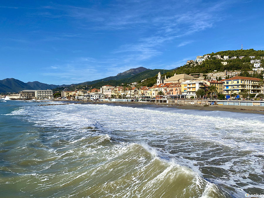 Spiagge libere e stabilimenti balneari a Pietra Ligure - Costa di ponente