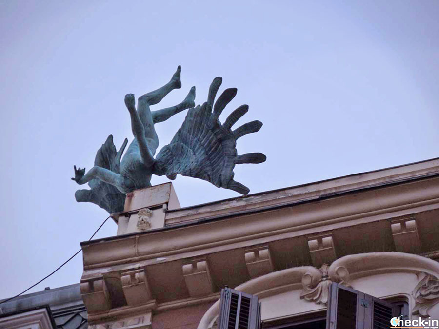 12 sitios insólitos en Madrid: escultura del Ángel Caído cerca de la Plaza Mayor