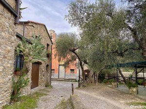 Sentiero verso l'antico Mulino e Capo Mele da Colla Micheri (SV)