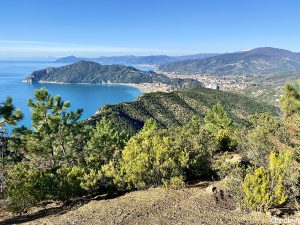 Trekking nel levante ligure, da monte Moneglia a Punta Baffe