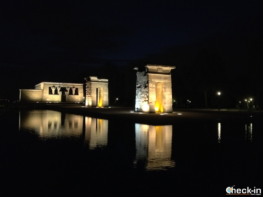 Visitar Madrid de noche: parada al Templo de Debod - España del centro