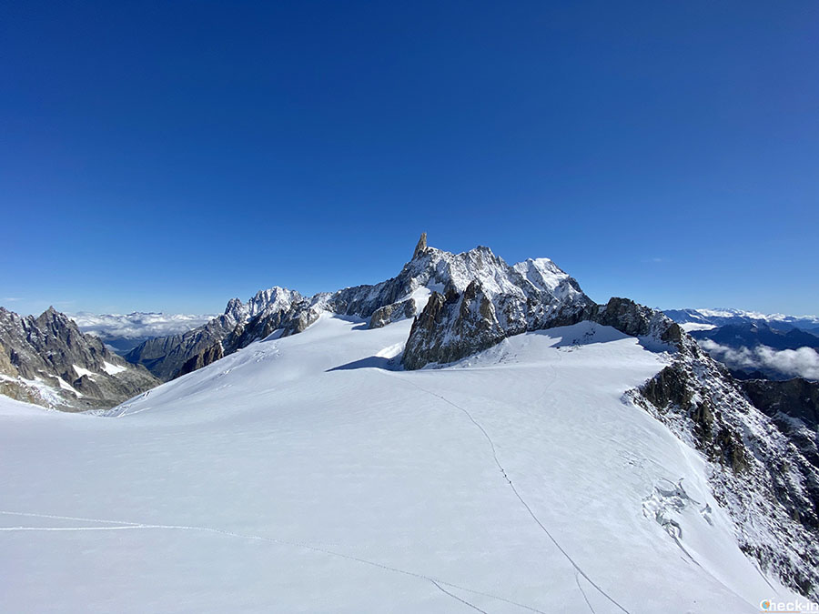 Mont Blanc massif top peaks: Dente del Gigante
