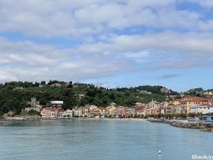 Come raggiungere San Terenzo e Lerici in auto e mezzi pubblici da La Spezia - Golfo dei Poeti, Liguria