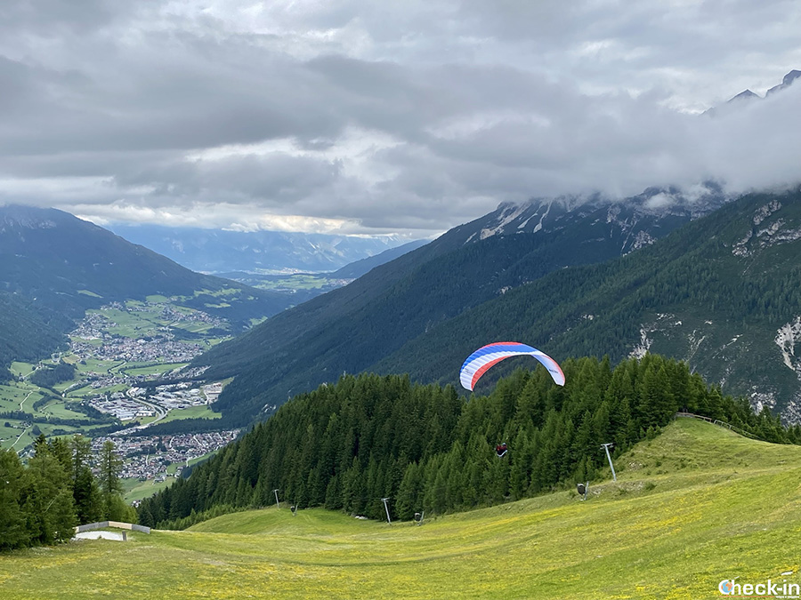 Attività da fare d'estate in Tirolo: lancio con il parapendio nella Valle di Stubai
