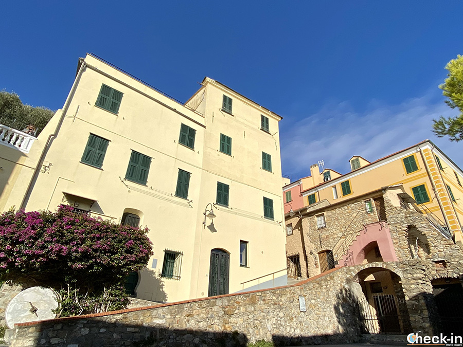 Case colorate sul lungomare di Cervo - Provincia di Imperia, Liguria
