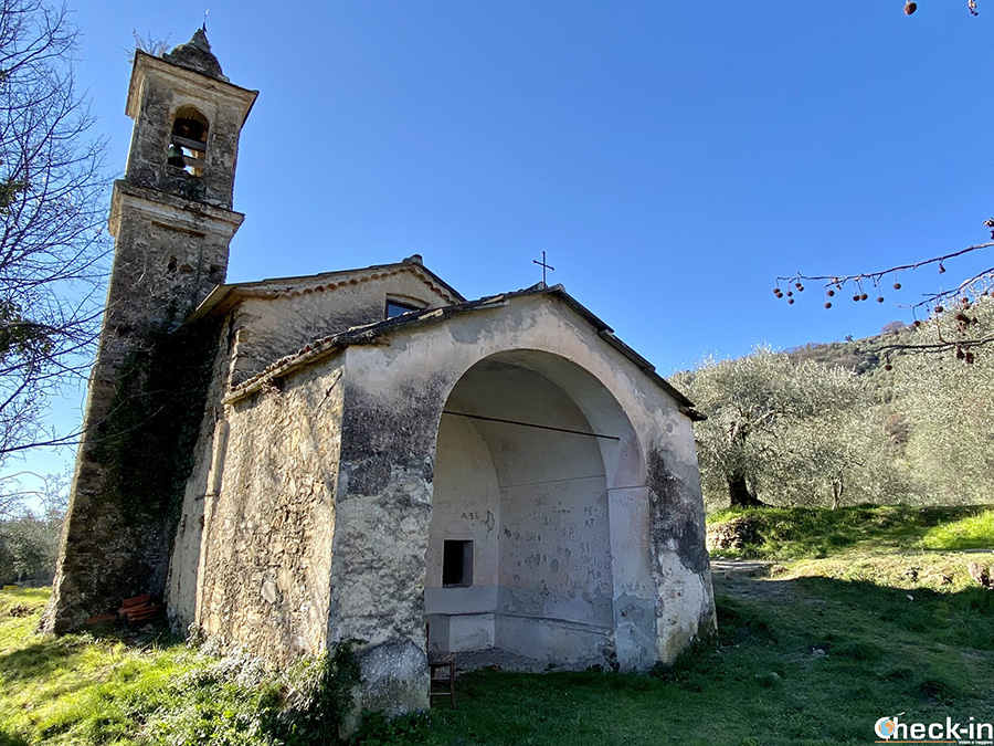 Cosa vedere vicino al centro storico di Dolceacqua: Cappella di S. Bernardo