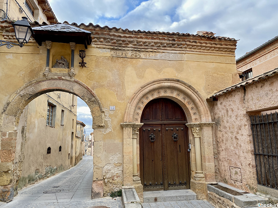 Porta "la Claustra" - Barrio de las Canonjías, Segovia