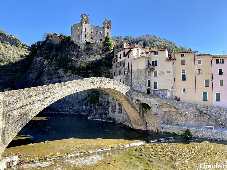 Cosa vedere a Dolceacqua in un giorno: il "ponte romanico" dipinto da Monet