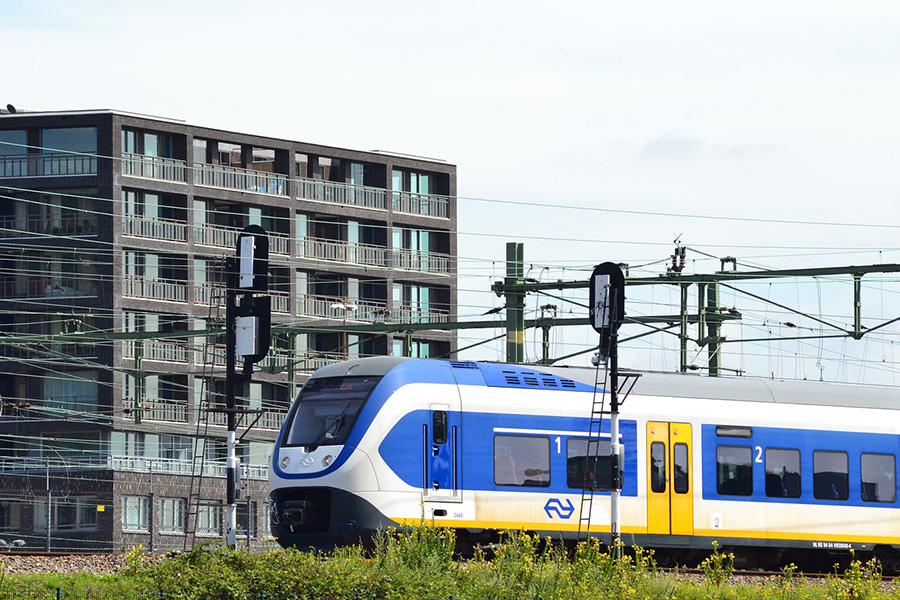 Come raggiungere il centro di Amsterdam dall'aeroporto di Schiphol in treno: orari e biglietti