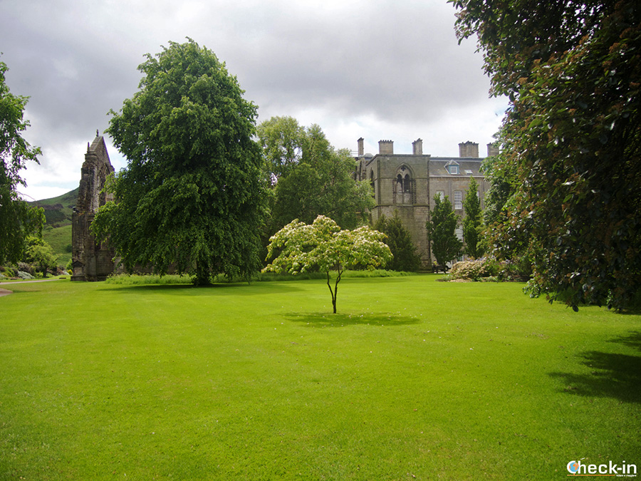 Lugares para ver en la ciudad vieja de Edimburgo: Palacio de Holyrood y jardines reales