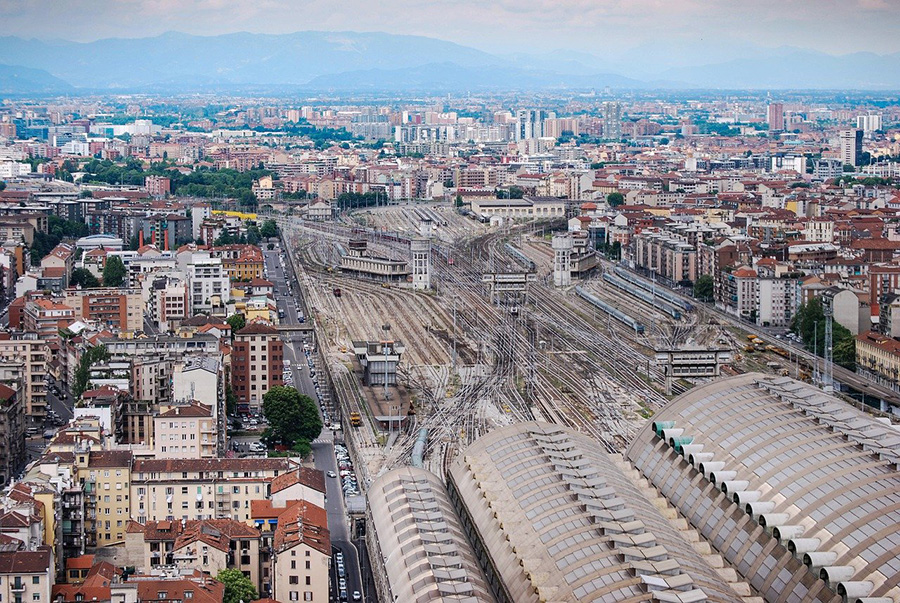 Information about bus connections from Bergamo Airport to Milan Central Railway Station and online purchase