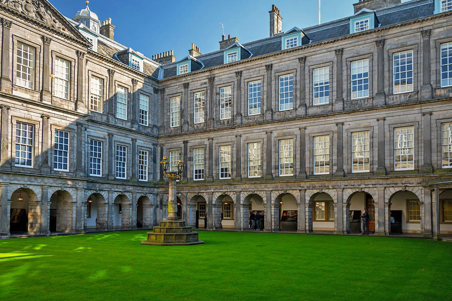 Holyrood Palace: information for the visit of the Queen's official residence in Scotland